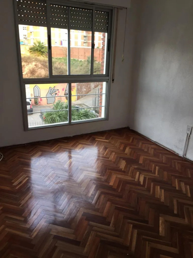 Apartamento ID.13007 - Alquiler Apartamento 3 Dormitorios Amplio Y Luminoso Sobre Rambla En Centro