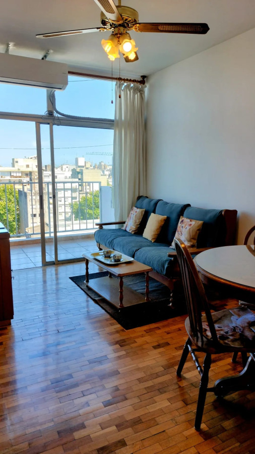 Apartamento ID.7910 - Se Alquila Apartamento 1 Dormitorio Amoblado Y Equipado Con Balcón En Centro