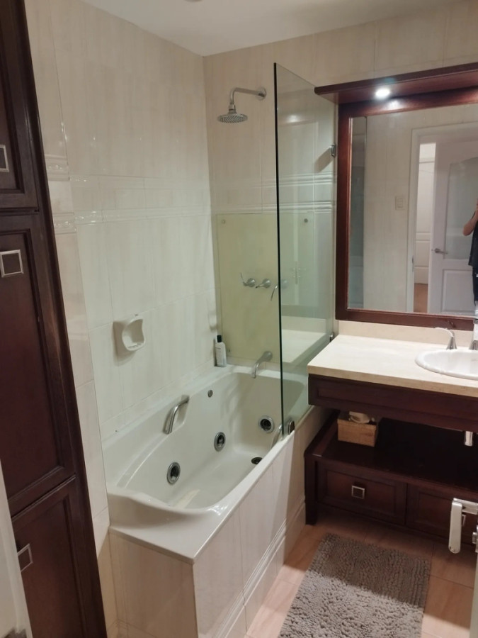 Apartamento ID.12985 - Alquiler Apartamento Amoblado 3 Dormitorios 3 Baños Con Garaje En Pocitos