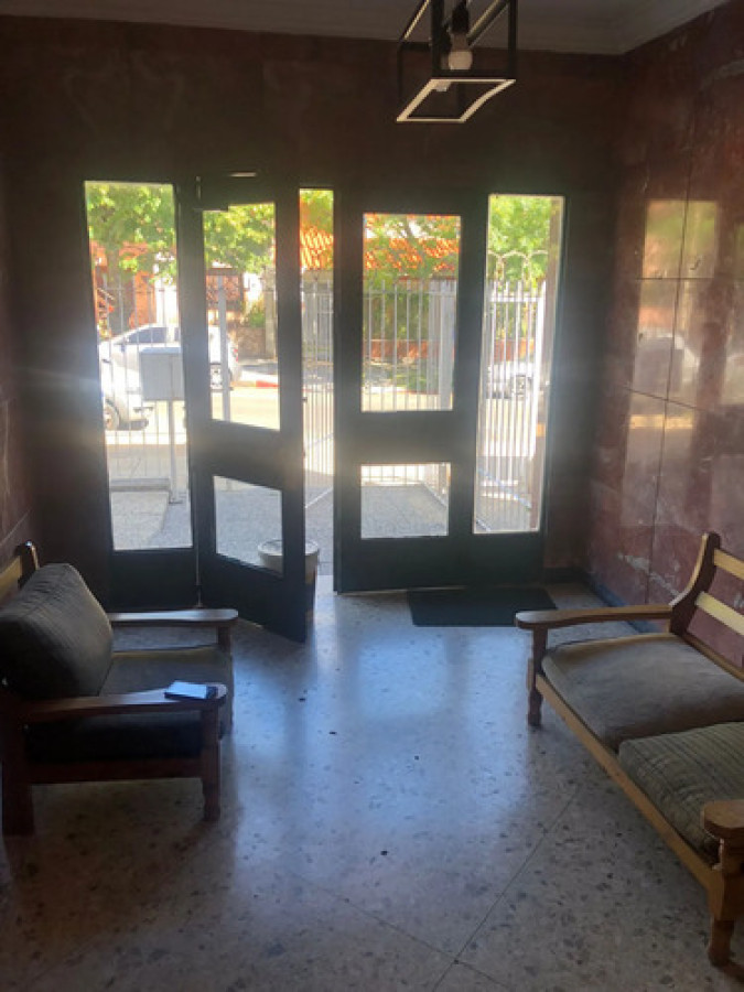 Apartamento ID.12975 - Alquiler Apartamento 1 Dormitorio En Planta Baja Con Patio Semiamoblado Tres Cruces