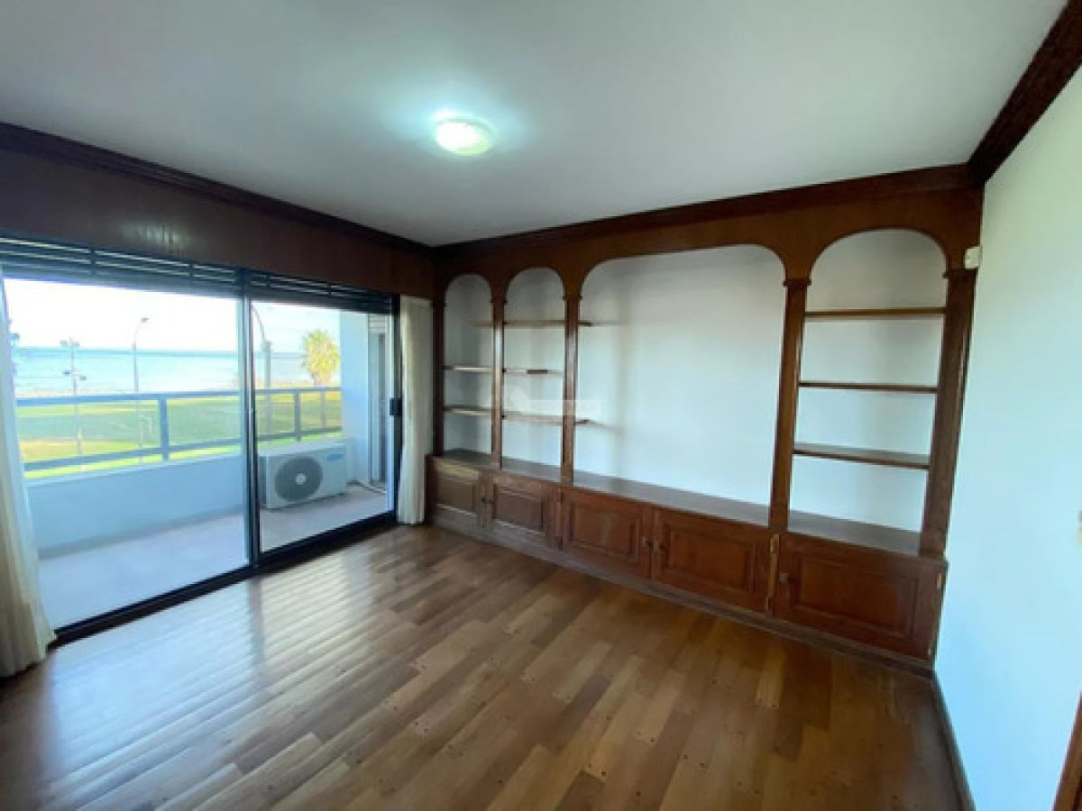 Apartamento ID.11466 - Venta Con Renta Excelente Apartamento 5 Dormitorios 4 Baños Garaje En Punta Carretas