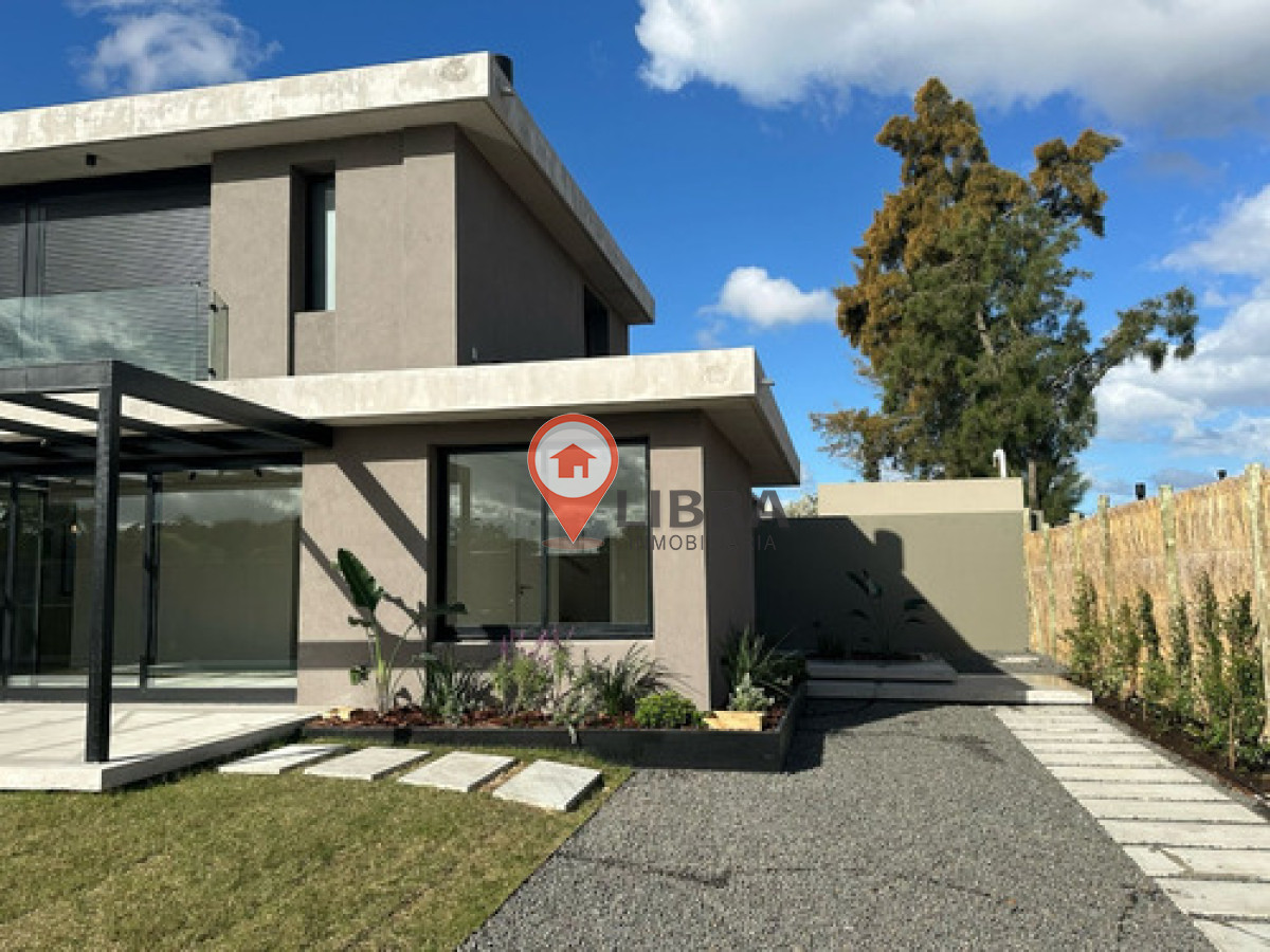 Casa ID.9055 - Alquiler Casa A Estrenar 3 Dormitorios Con Jardín Y Piscina En Carrasco Norte