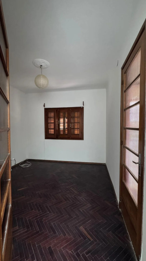 Casa ID.13364 - Alquiler Casa De 2 Dormitorios Patio Sin Gastos Comunes En Parque Batlle