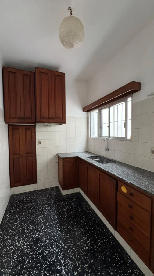 Casa ID.13364 - Alquiler Casa De 2 Dormitorios Patio Sin Gastos Comunes En Parque Batlle