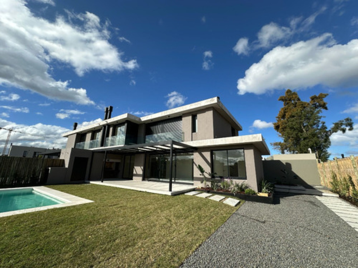 Casa ID.9055 - Alquiler Casa A Estrenar 3 Dormitorios Con Jardín Y Piscina En Carrasco Norte