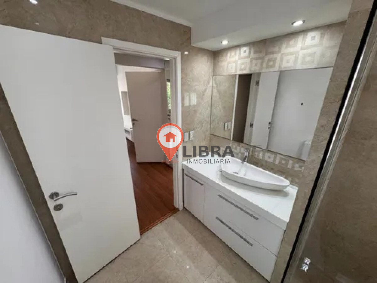Casa ID.9806 - HERMOSA CASA DE 3 DORM, 4 BAÑOS Y  COCHERA EN POCITOS 