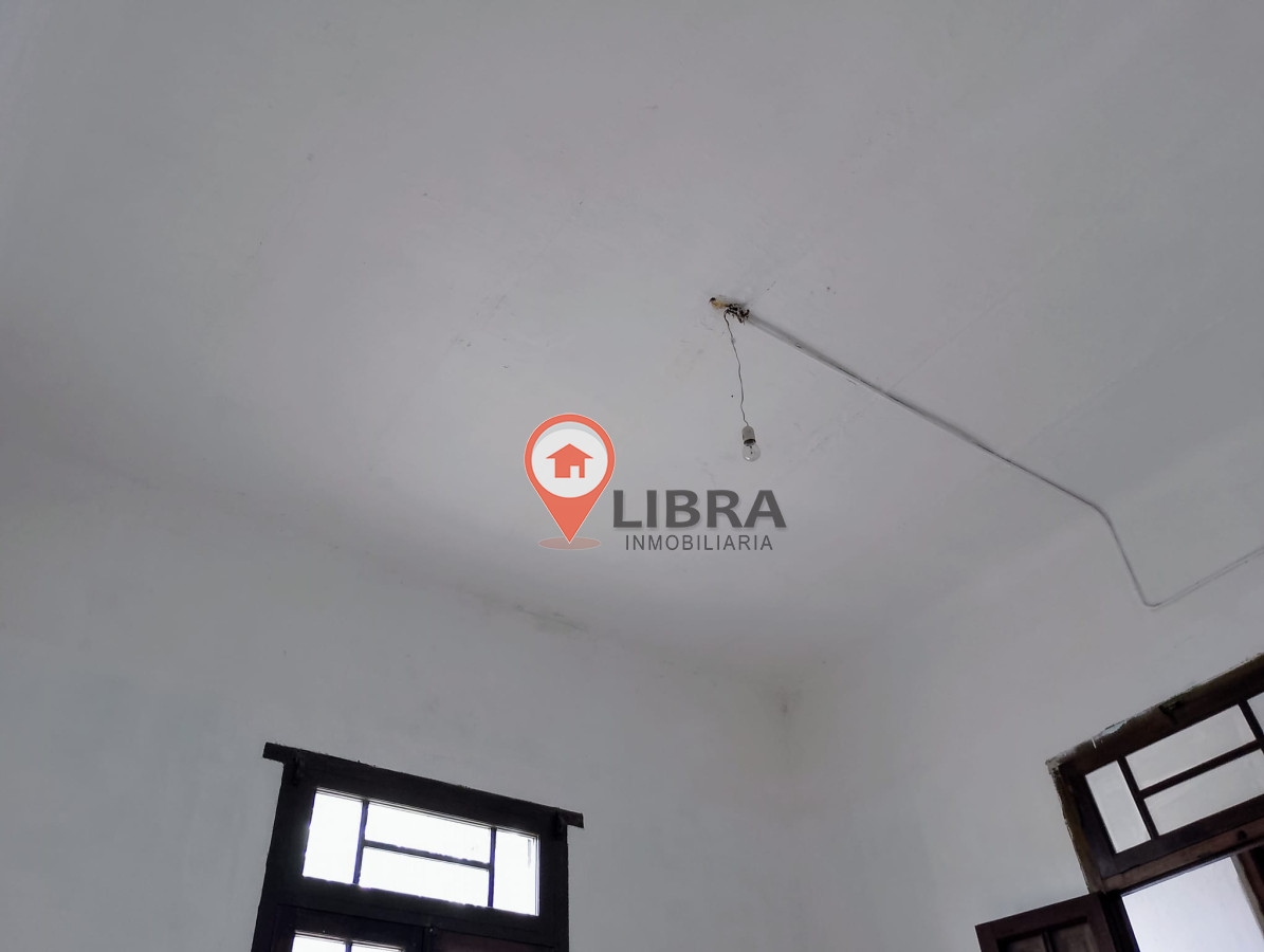 Casa ID.10050 - VENTA CASA EN PASO DE LAS DURANAS 2 DORMITORIOS 2 COCHERAS Y PARRILLERO!