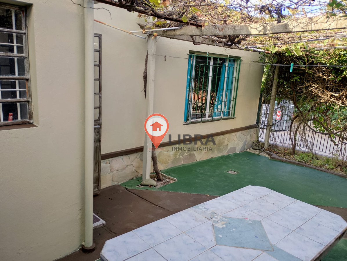 Casa ID.10050 - VENTA CASA EN PASO DE LAS DURANAS 2 DORMITORIOS 2 COCHERAS Y PARRILLERO!