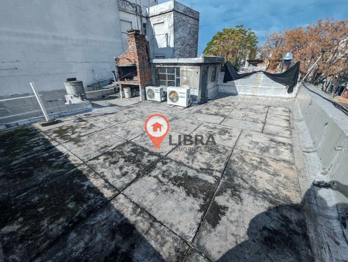 Casa ID.3722 - EXCELENTE PROPIEDAD EN POCITOS! 4 DORMITORIOS 2 BAÑOS Y GARAJE!