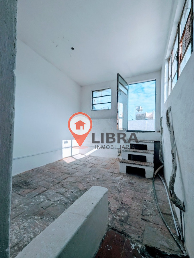 Casa ID.3722 - EXCELENTE PROPIEDAD EN POCITOS! 4 DORMITORIOS 2 BAÑOS Y GARAJE!