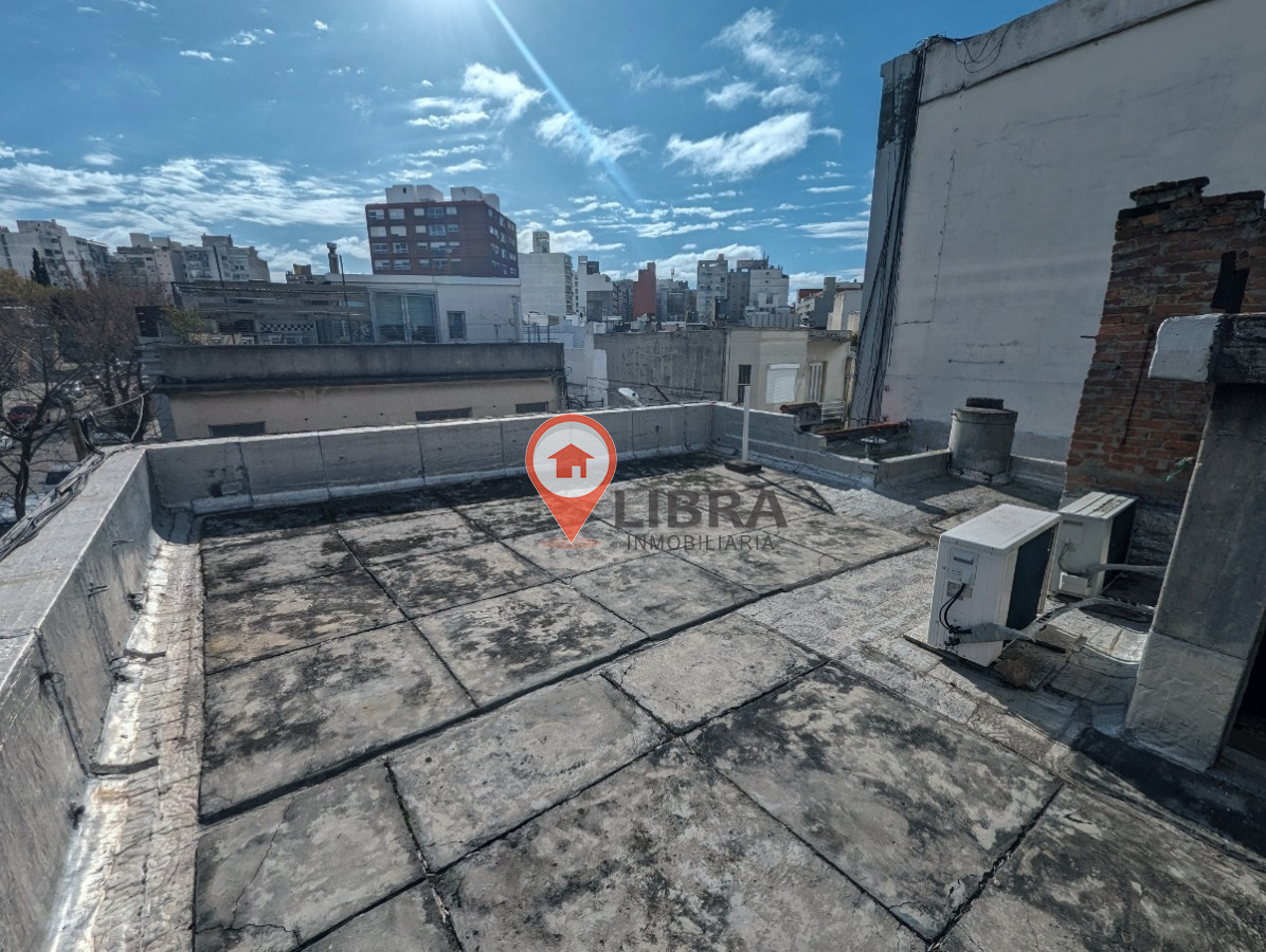 Casa ID.3722 - EXCELENTE PROPIEDAD EN POCITOS! 4 DORMITORIOS 2 BAÑOS Y GARAJE!