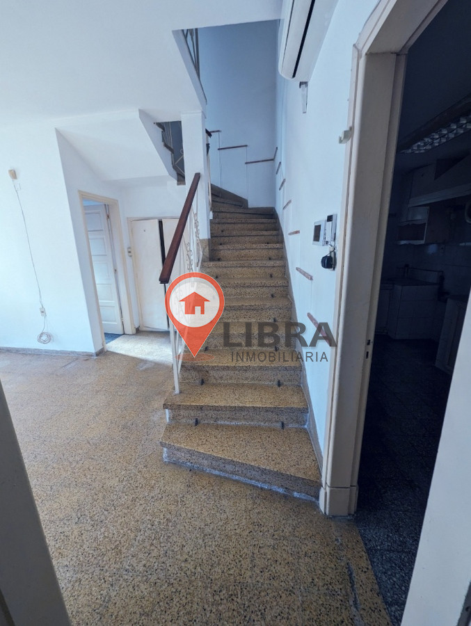 Casa ID.3722 - EXCELENTE PROPIEDAD EN POCITOS! 4 DORMITORIOS 2 BAÑOS Y GARAJE!
