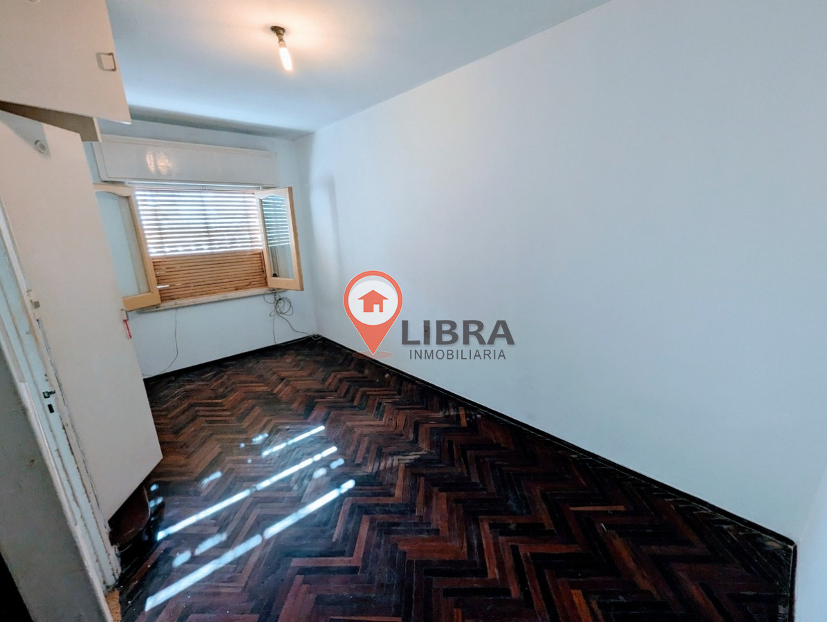 Casa ID.3722 - EXCELENTE PROPIEDAD EN POCITOS! 4 DORMITORIOS 2 BAÑOS Y GARAJE!