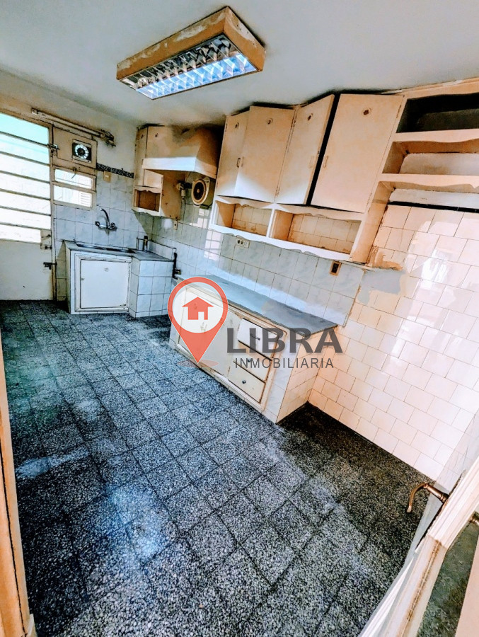 Casa ID.3722 - EXCELENTE PROPIEDAD EN POCITOS! 4 DORMITORIOS 2 BAÑOS Y GARAJE!