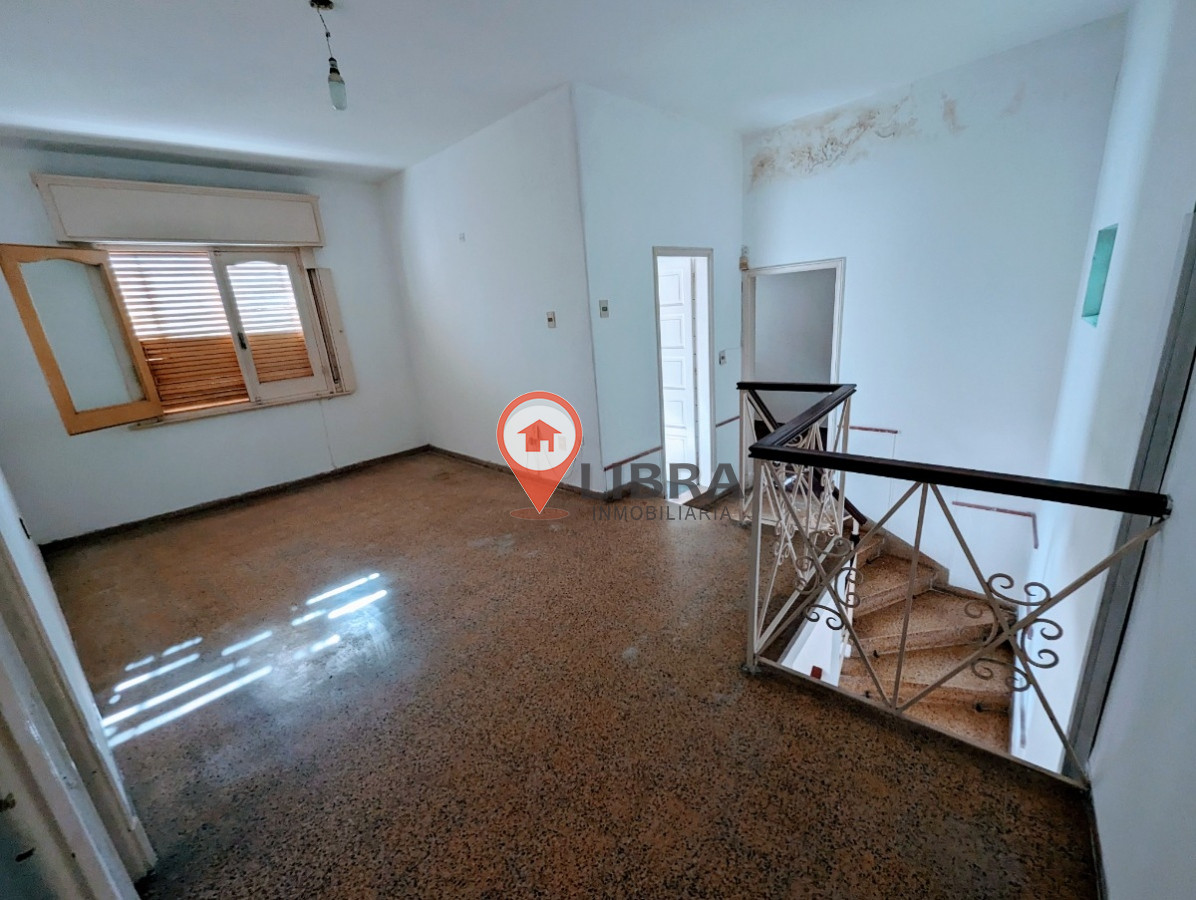 Casa ID.3722 - EXCELENTE PROPIEDAD EN POCITOS! 4 DORMITORIOS 2 BAÑOS Y GARAJE!