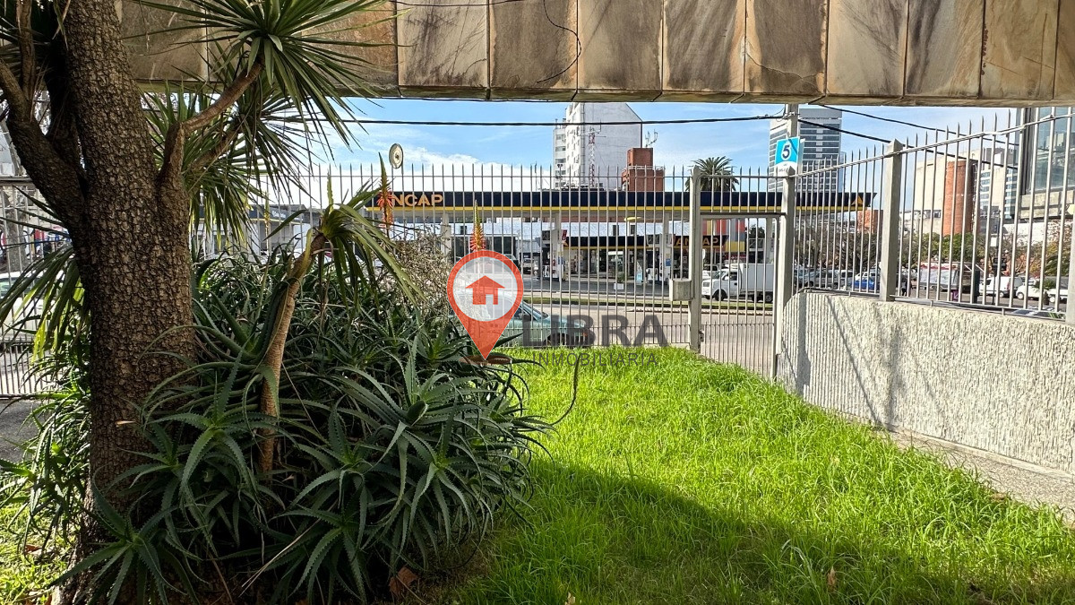Casa ID.5360 - Excelente oportunidad Hermosa Casa sobre Av Luis Alberto De Herrera.