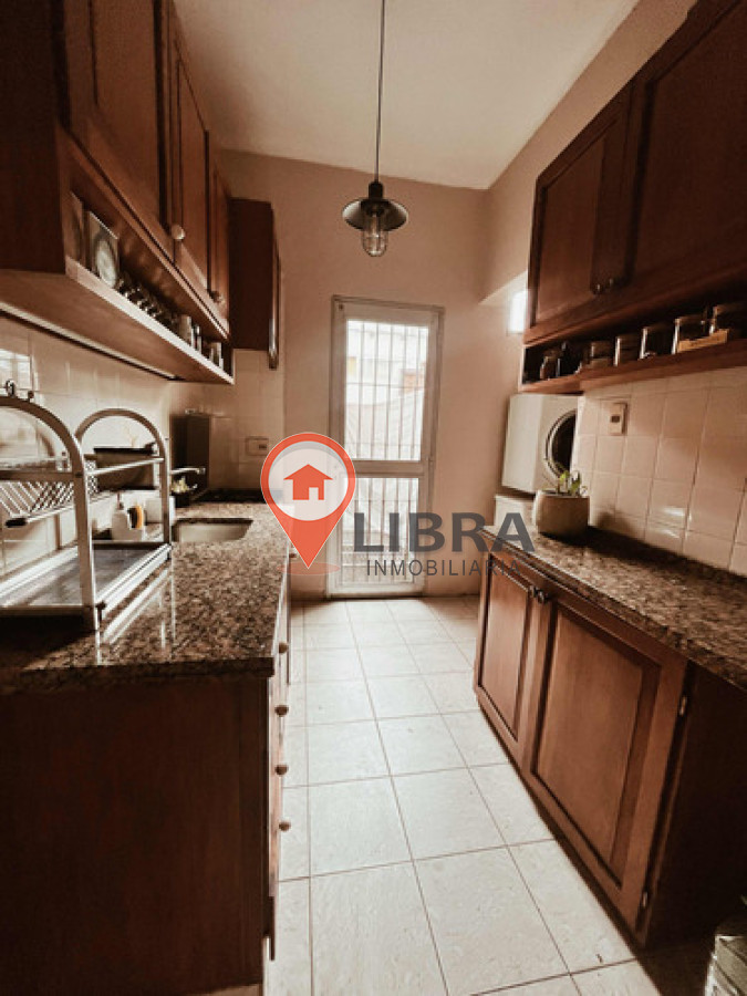 Casa ID.10134 - HERMOSA CASA EN ALQUILER EN POCITOS 2 DORMITORIOS, 2 BAÑOS Y GARAJE!