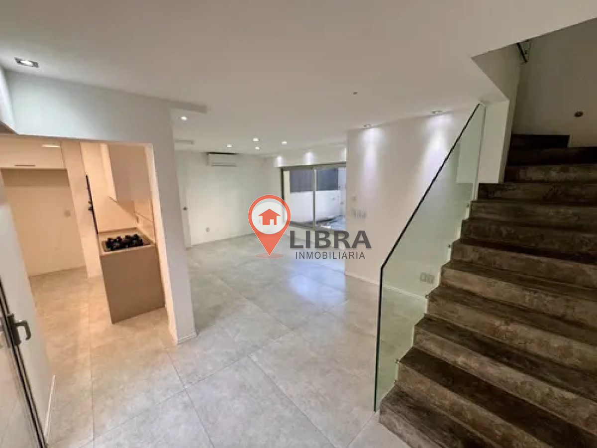 Casa ID.9806 - HERMOSA CASA DE 3 DORM, 4 BAÑOS Y  COCHERA EN POCITOS 