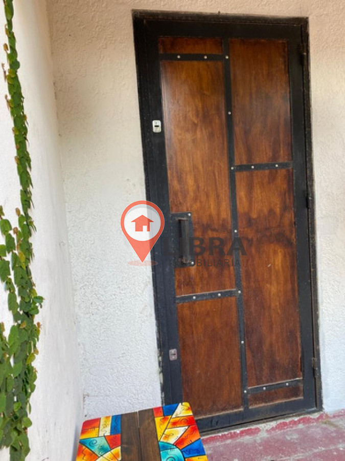 Casa ID.3686 - Encantadora Casa en Venta en Villa Española 2 dormitorios, 2 baños y garaje 3 autos!