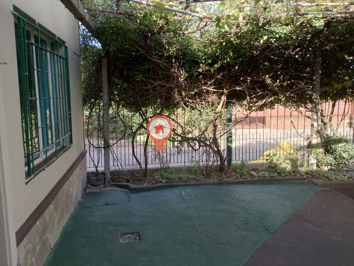 Casa ID.10050 - VENTA CASA EN PASO DE LAS DURANAS 2 DORMITORIOS 2 COCHERAS Y PARRILLERO!