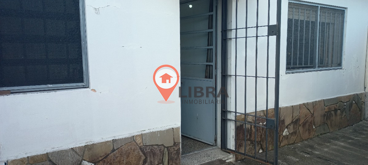 Casa ID.4759 -  Muy Linda Casa Tipo Chalet En Peñarol Entre La Estación De Trenes Y Garzón.