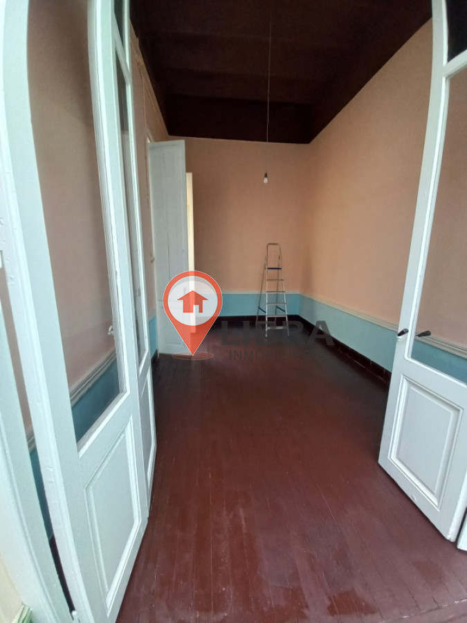 Casa ID.4803 - Casa De Estilo 6 Dormitorios Cerca Palacio Legislativo