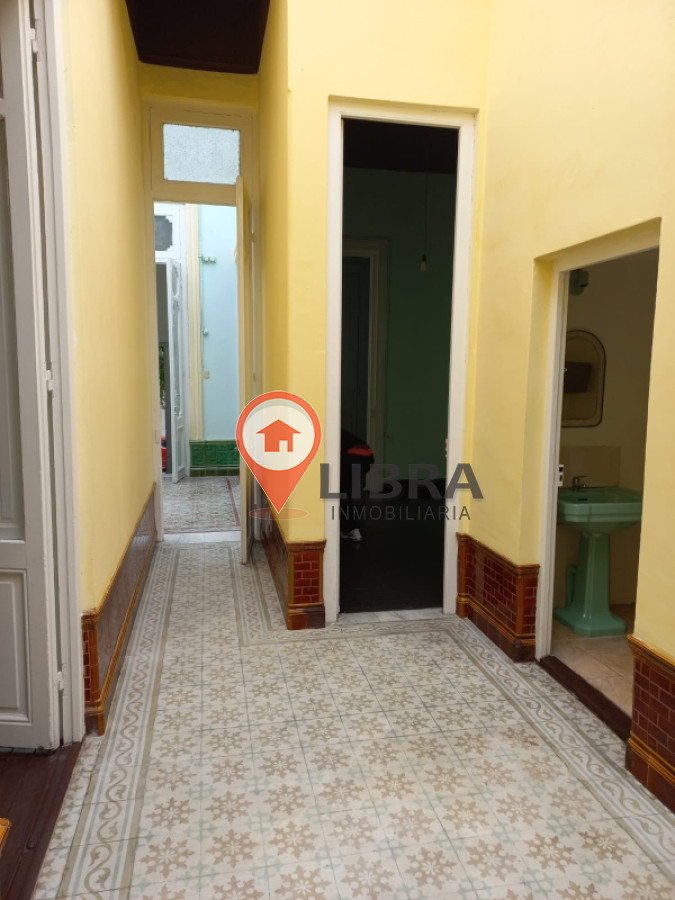 Casa ID.4803 - Casa De Estilo 6 Dormitorios Cerca Palacio Legislativo