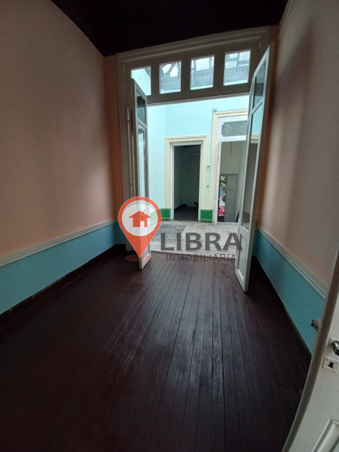 Casa ID.4803 - Casa De Estilo 6 Dormitorios Cerca Palacio Legislativo