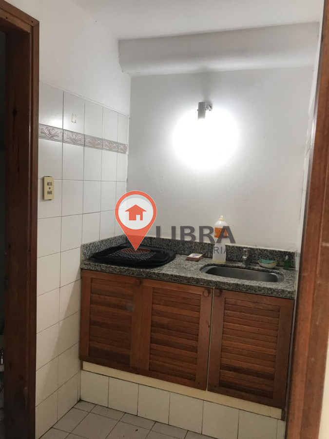 Casa ID.6763 - Venta Casa A Reciclar En Parque Rodó Para Vivienda O Empresa