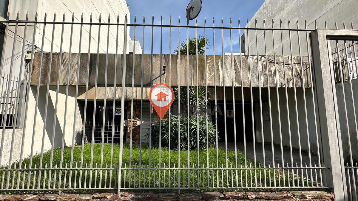 Casa ID.6483 - Hermosa Casa De 4 Dorm Con Gigante Terreno Parrillero y Garaje