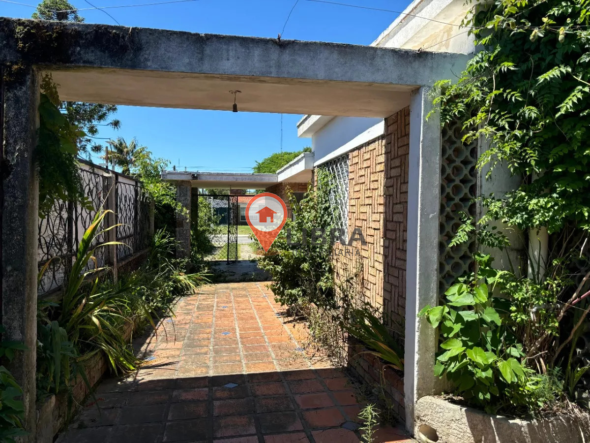 Casa ID.7244 - Venta Casa 2 Dormitorios Con Cochera Gran Terreno En Lagomar