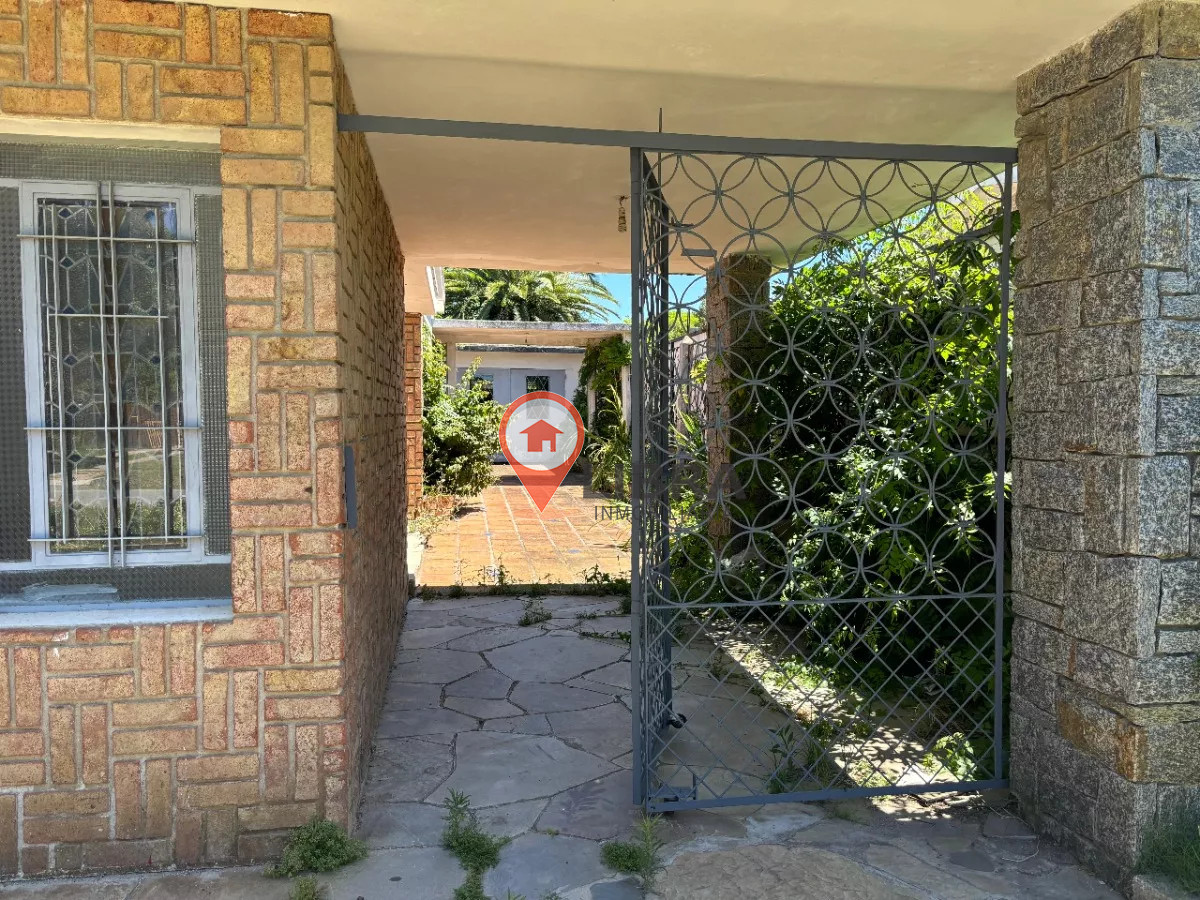 Casa ID.7244 - Venta Casa 2 Dormitorios Con Cochera Gran Terreno En Lagomar