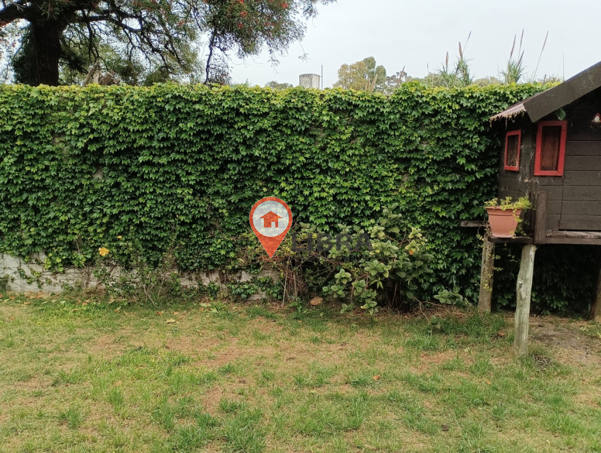 Casa ID.7406 - Se Vende De Casa 3 Dormitorios 3 Baños Amplio Terreno Cochera Atahualpa