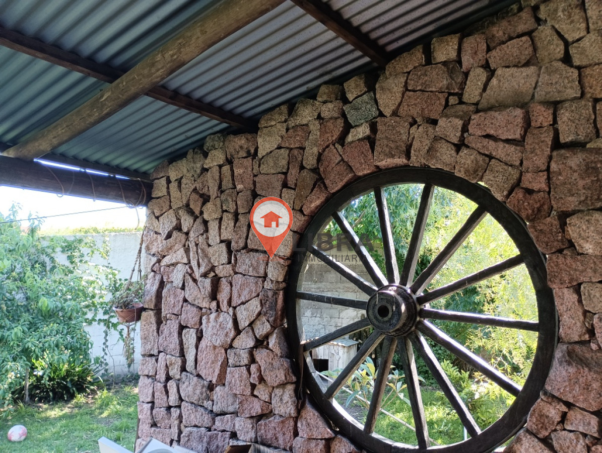 Casa ID.7406 - Se Vende De Casa 3 Dormitorios 3 Baños Amplio Terreno Cochera Atahualpa