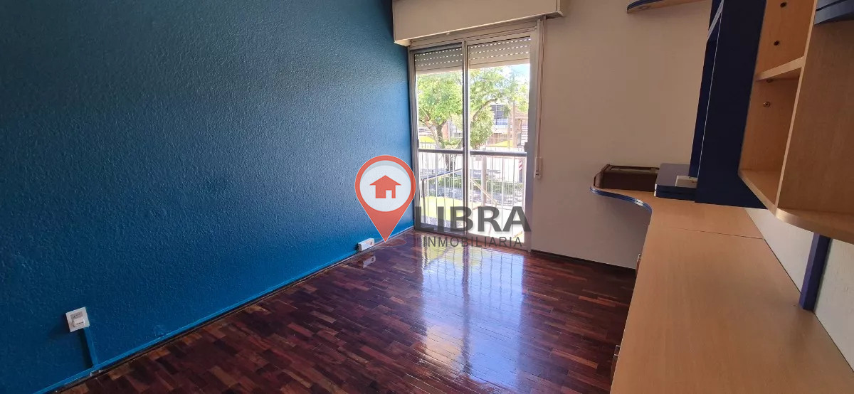 Casa ID.7835 - Hermosa Casa Con 3 Dorm, Patio y Cochera Para 2 Autos