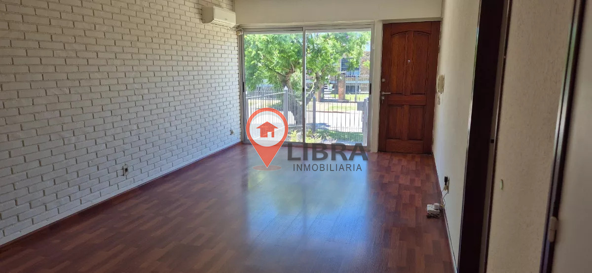 Casa ID.7835 - Hermosa Casa Con 3 Dorm, Patio y Cochera Para 2 Autos