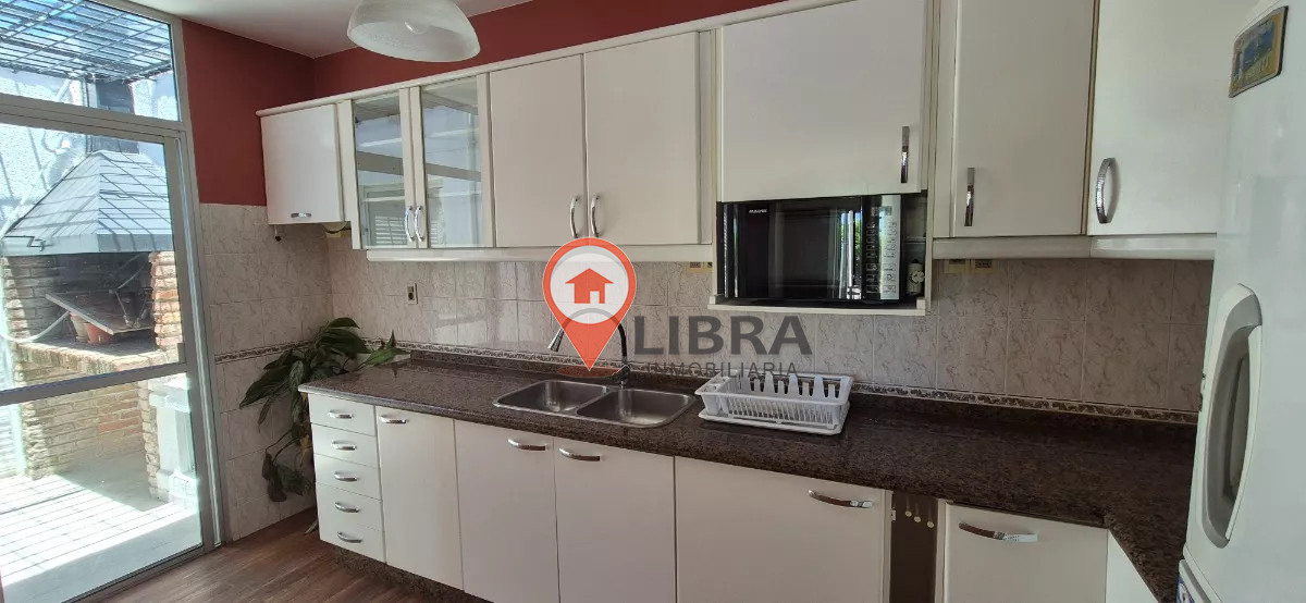 Casa ID.7835 - Hermosa Casa Con 3 Dorm, Patio y Cochera Para 2 Autos