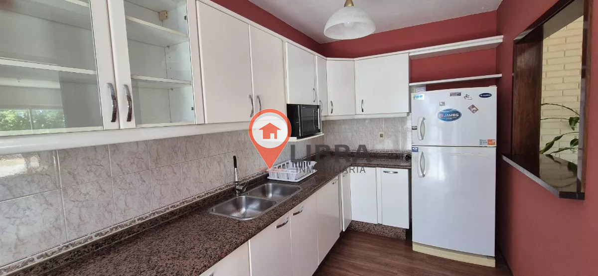 Casa ID.7835 - Hermosa Casa Con 3 Dorm, Patio y Cochera Para 2 Autos