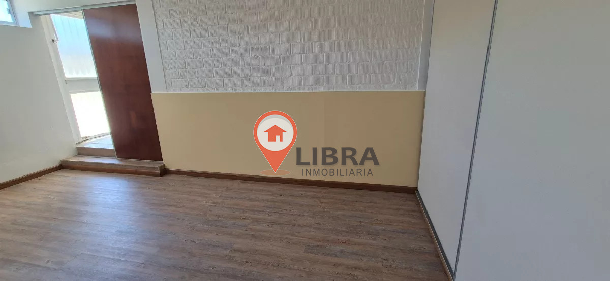 Casa ID.7835 - Hermosa Casa Con 3 Dorm, Patio y Cochera Para 2 Autos