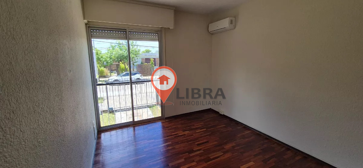Casa ID.7835 - Hermosa Casa Con 3 Dorm, Patio y Cochera Para 2 Autos
