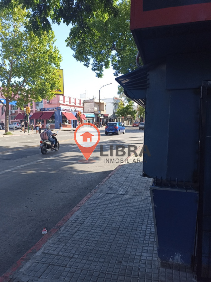 Casa ID.7882 - Venta De Casa 4 Dormitorios 2 Baños Sobre Av 8 de Octubre En Unión