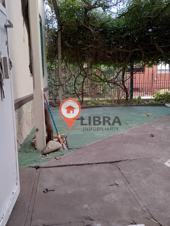 Casa ID.10050 - VENTA CASA EN PASO DE LAS DURANAS 2 DORMITORIOS 2 COCHERAS Y PARRILLERO!