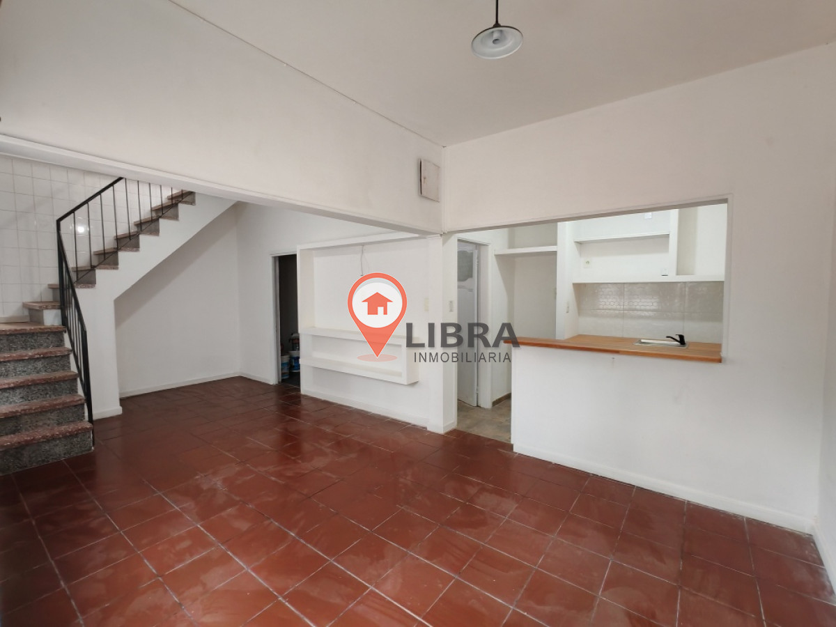 Casa ID.8130 - Alquiler De Casa Al Frente Dos Plantas Dos Dormitorios En Malvin Norte