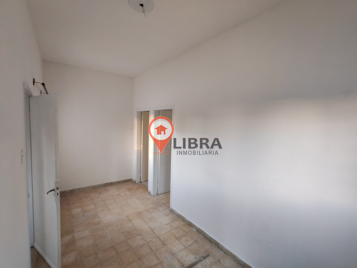 Casa ID.8130 - Alquiler De Casa Al Frente Dos Plantas Dos Dormitorios En Malvin Norte