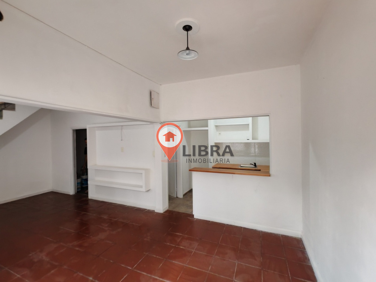 Casa ID.8130 - Alquiler De Casa Al Frente Dos Plantas Dos Dormitorios En Malvin Norte