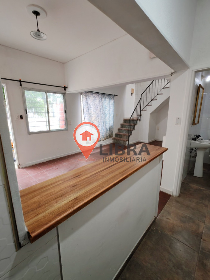 Casa ID.8130 - Alquiler De Casa Al Frente Dos Plantas Dos Dormitorios En Malvin Norte
