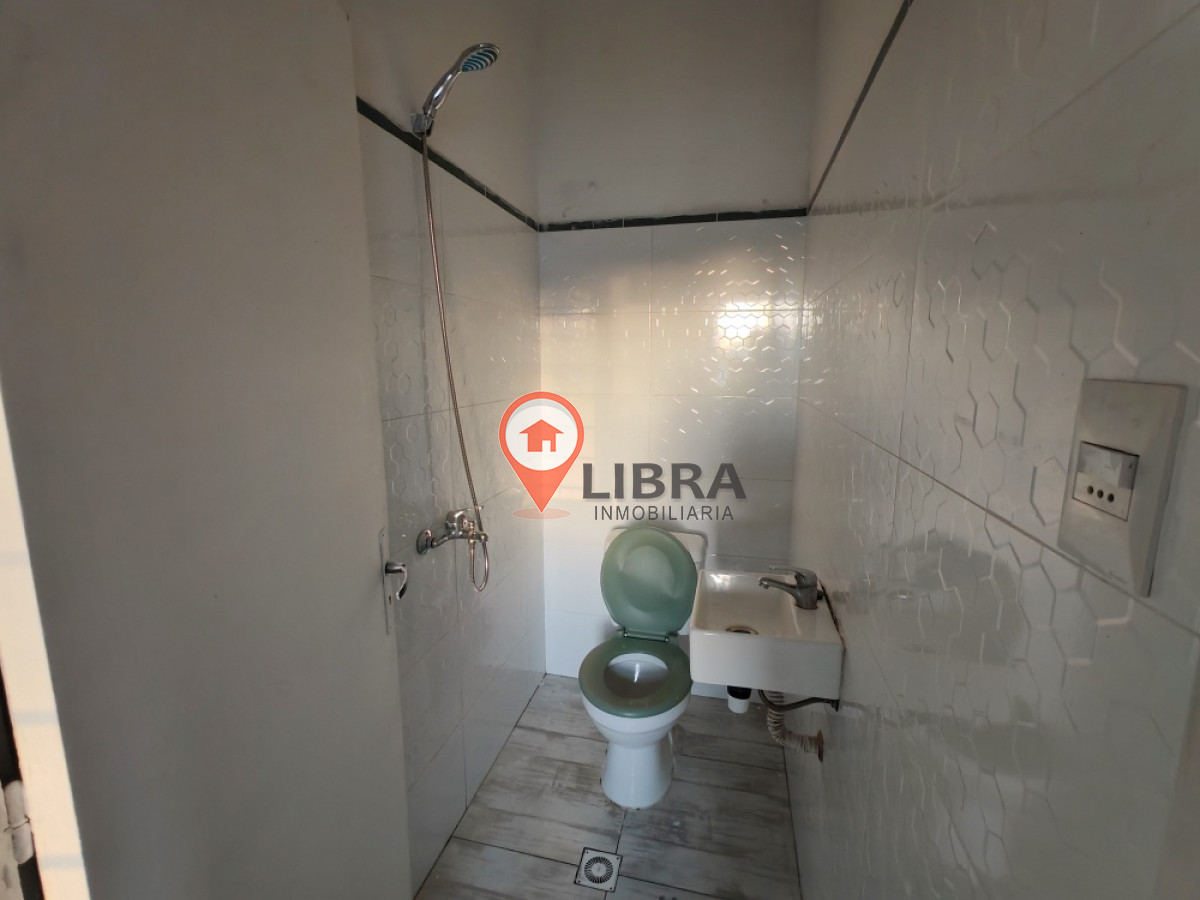Casa ID.8130 - Alquiler De Casa Al Frente Dos Plantas Dos Dormitorios En Malvin Norte