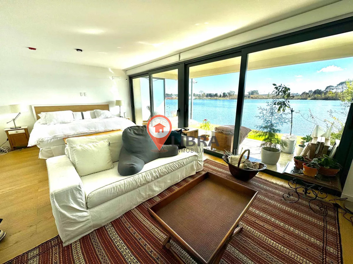 Casa ID.8462 - Esplendida Casa De 3 Dorm Con Cochera Sin GC