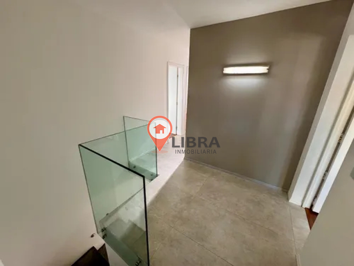 Casa ID.9806 - HERMOSA CASA DE 3 DORM, 4 BAÑOS Y  COCHERA EN POCITOS 