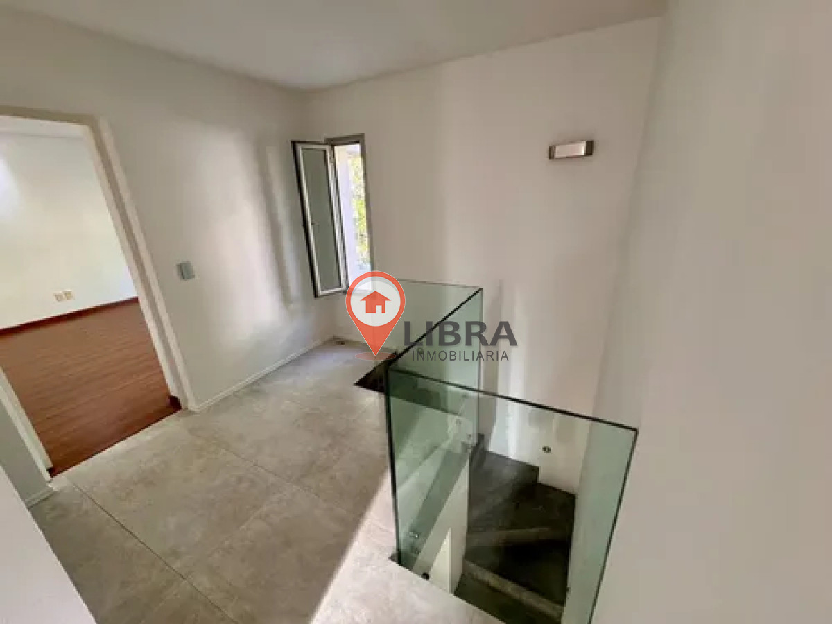 Casa ID.9806 - HERMOSA CASA DE 3 DORM, 4 BAÑOS Y  COCHERA EN POCITOS 
